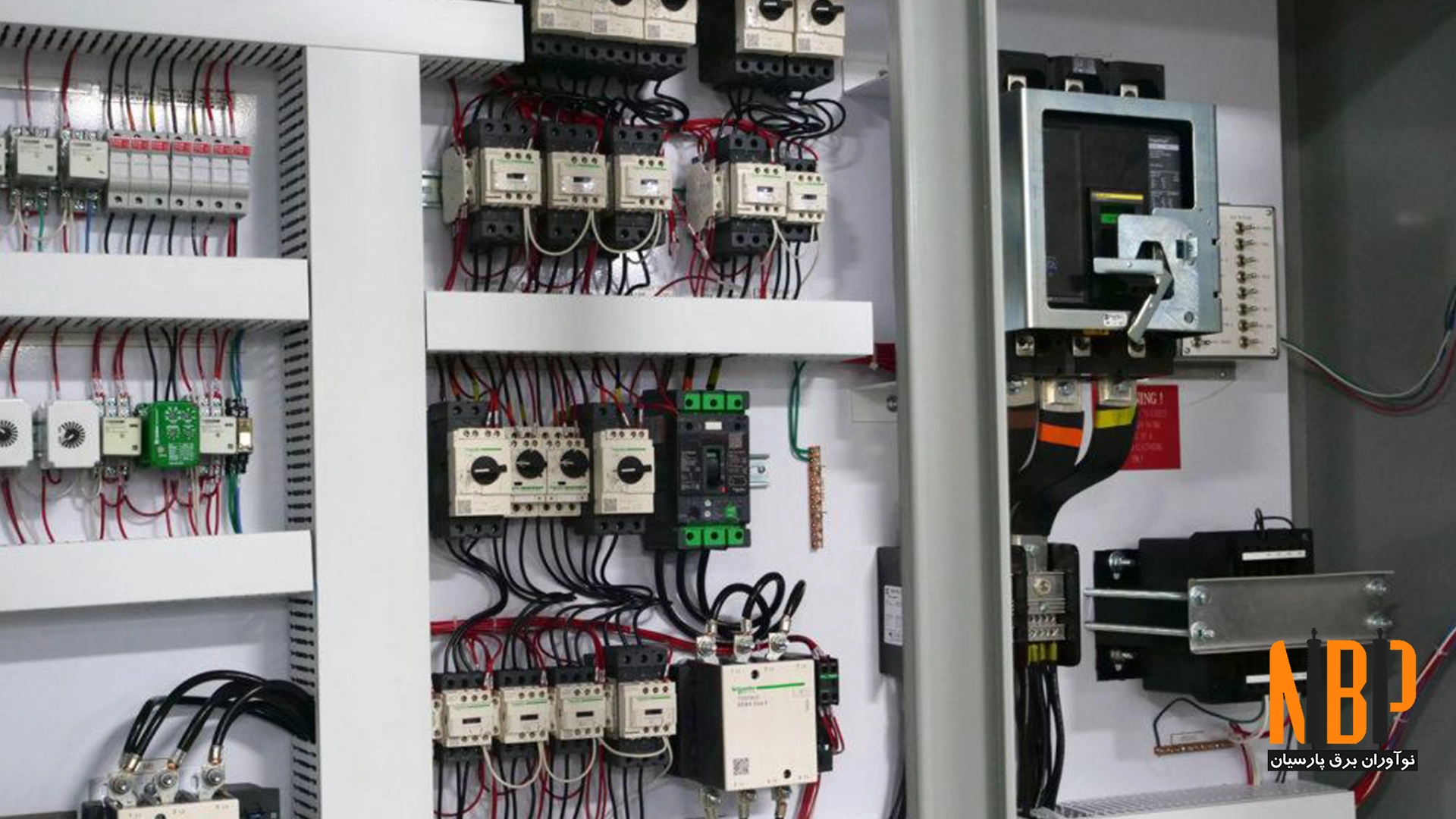 تابلوهای بانک خازنی | بهینهسازی ضریب توان و کاهش هزینههای برق